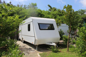 Гостиница Kenting Houbihu Camping Car B&B  Hengchun